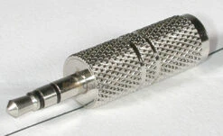 40634: Adapts A 3.5mm Mono Plug To 3.5mm Stereo Plug